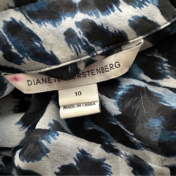 Diane Von Furstenberg Blue and Black Leopard Print Blouse - Size 10 - Picture 11 of 11